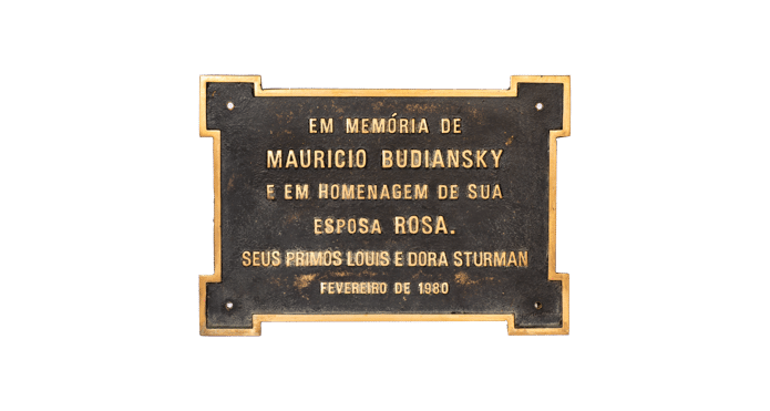 Mauricio Budiansky em homenagem de sua esposa Rosa, seus primos Louis e Dora Sturman